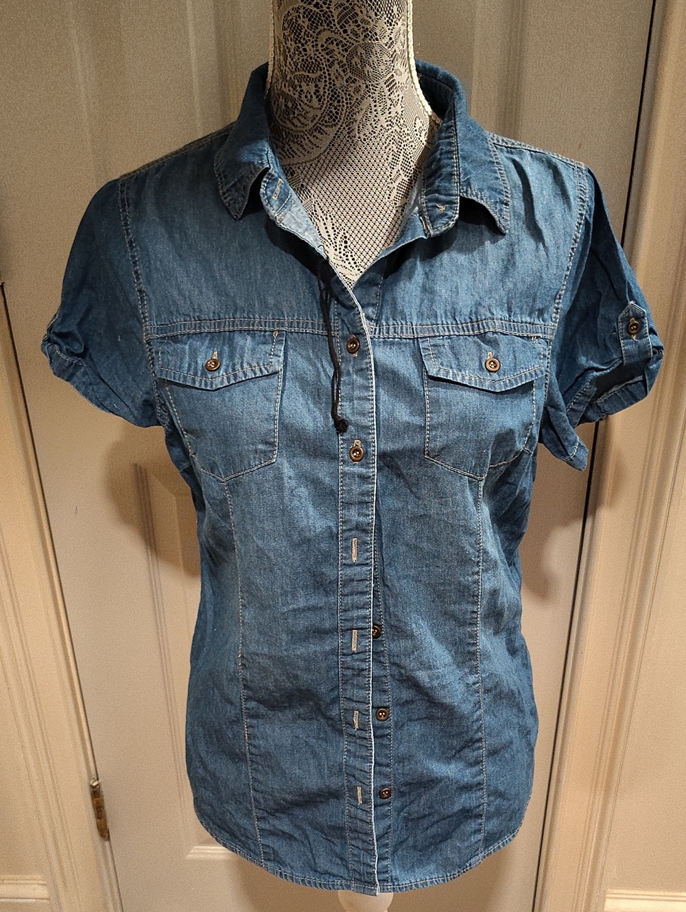 Women's Short-Sleeve Denim Button-Down Shirt - Blue - Size L